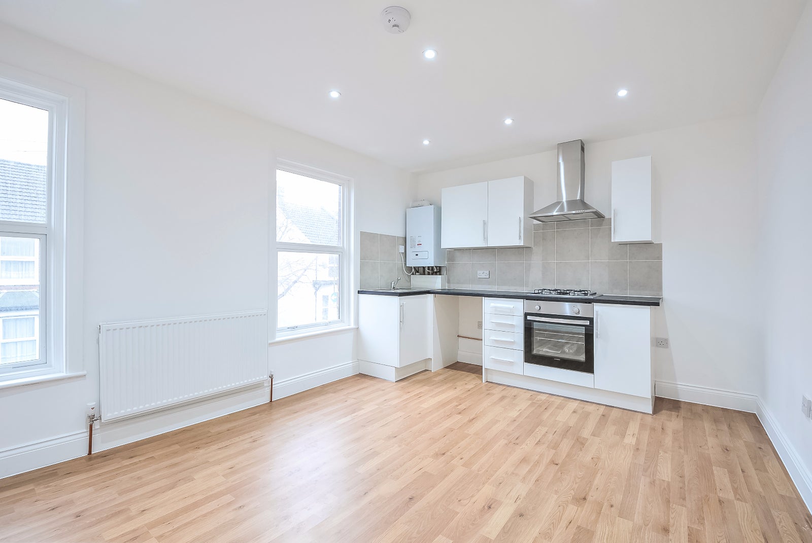 Flat Holywell Road in Watford