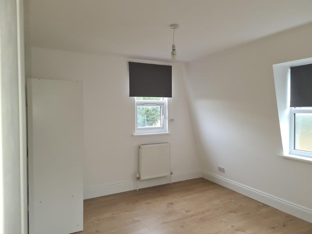 Flat Bensham Manor Road in Greater London
