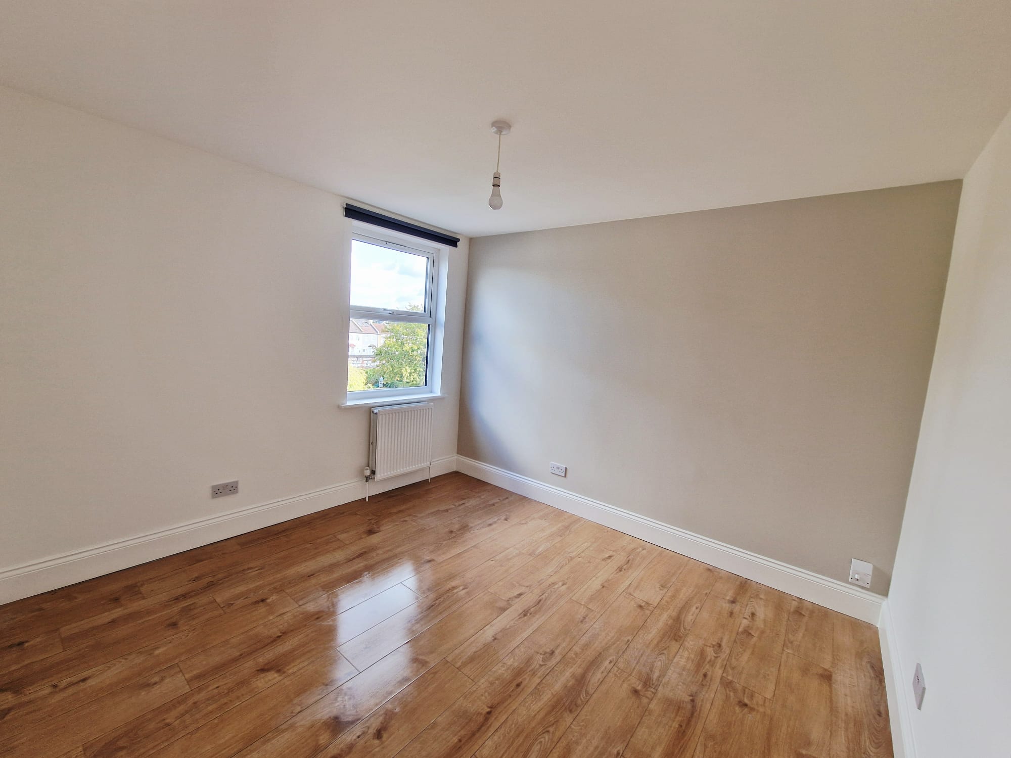 Flat Bensham Manor Road in Greater London