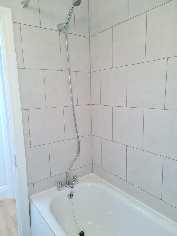 Flat Bensham Manor Road in Greater London