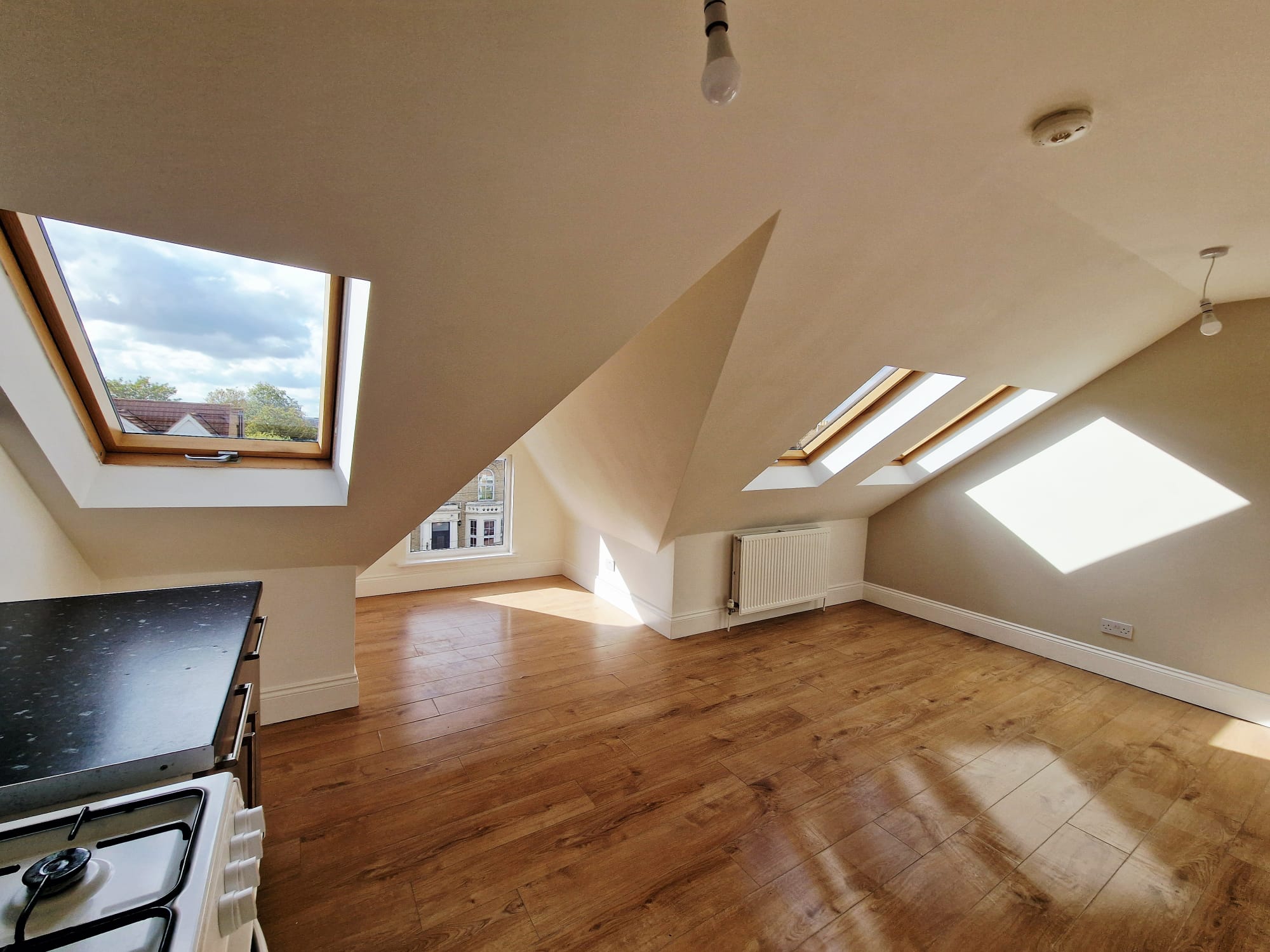 Flat Bensham Manor Road in Greater London