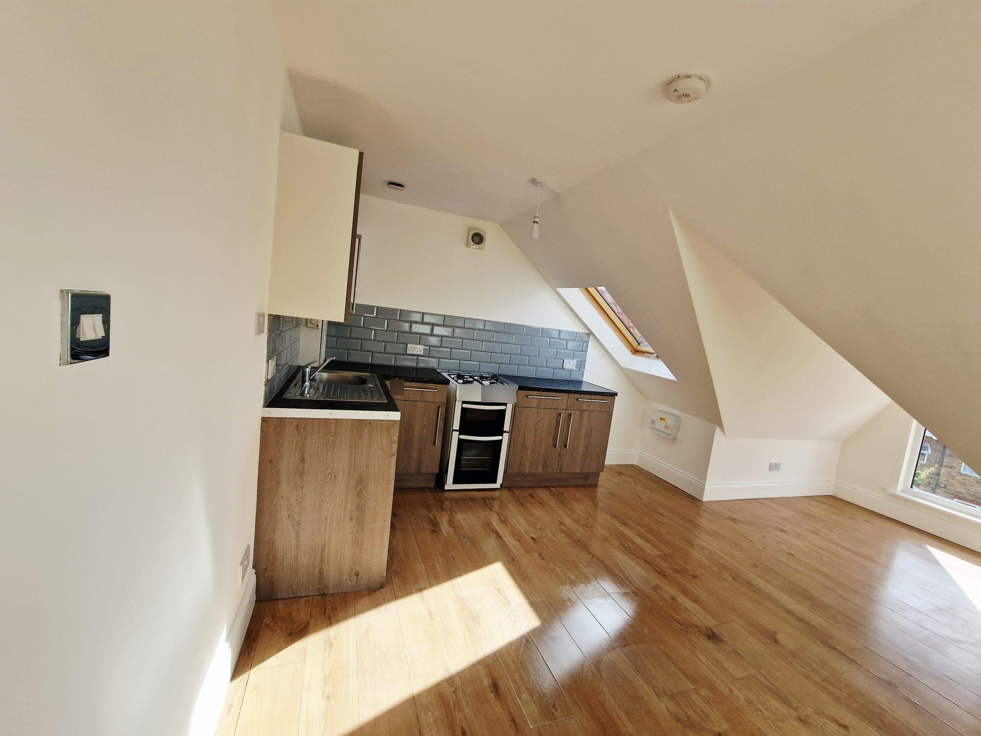 Flat Bensham Manor Road in Greater London
