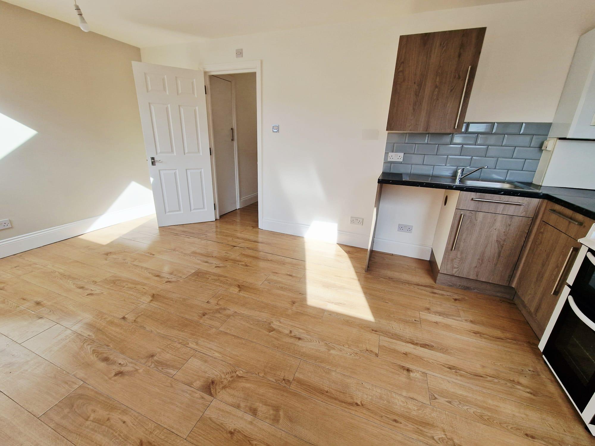 Flat Bensham Manor Road in Greater London