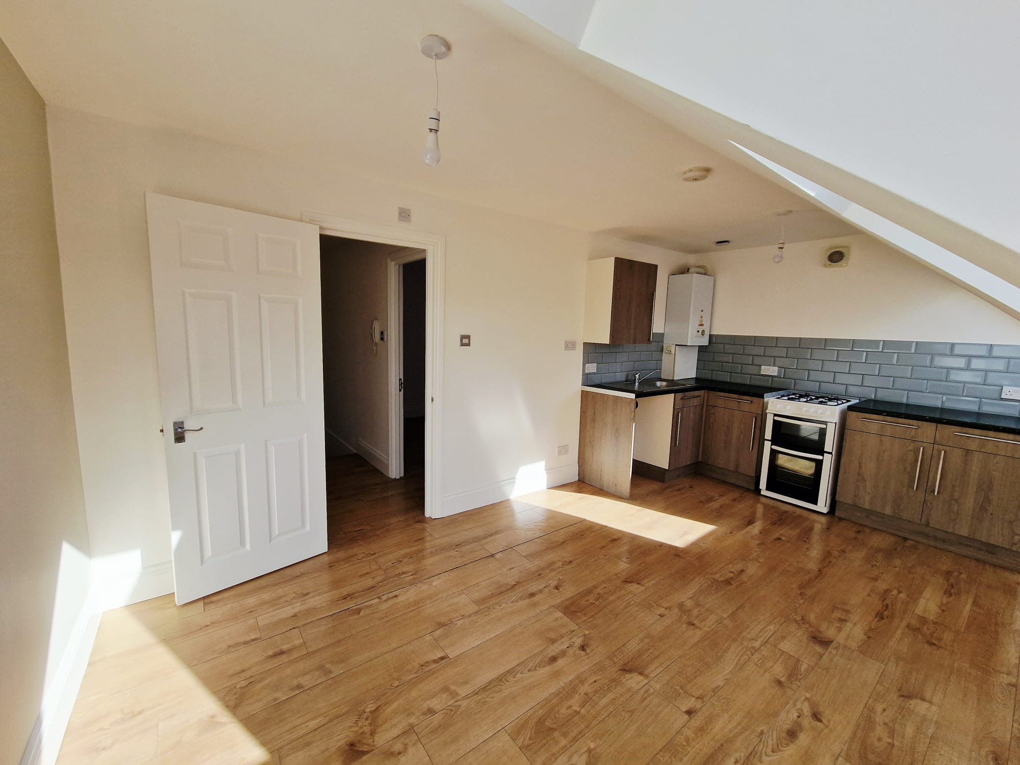Flat Bensham Manor Road in Greater London