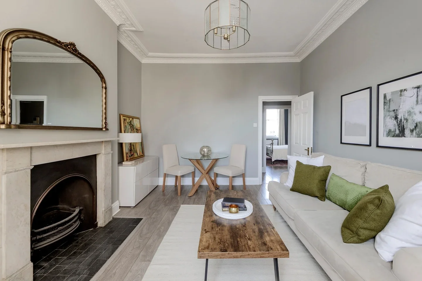 Flat Gloucester Road in Greater London