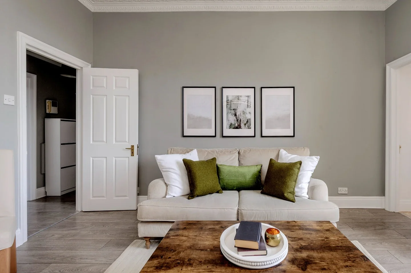 Flat Gloucester Road in Greater London