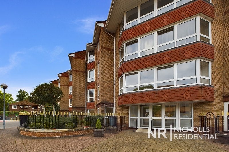 Flat Ashley Avenue in Epsom and Ewell