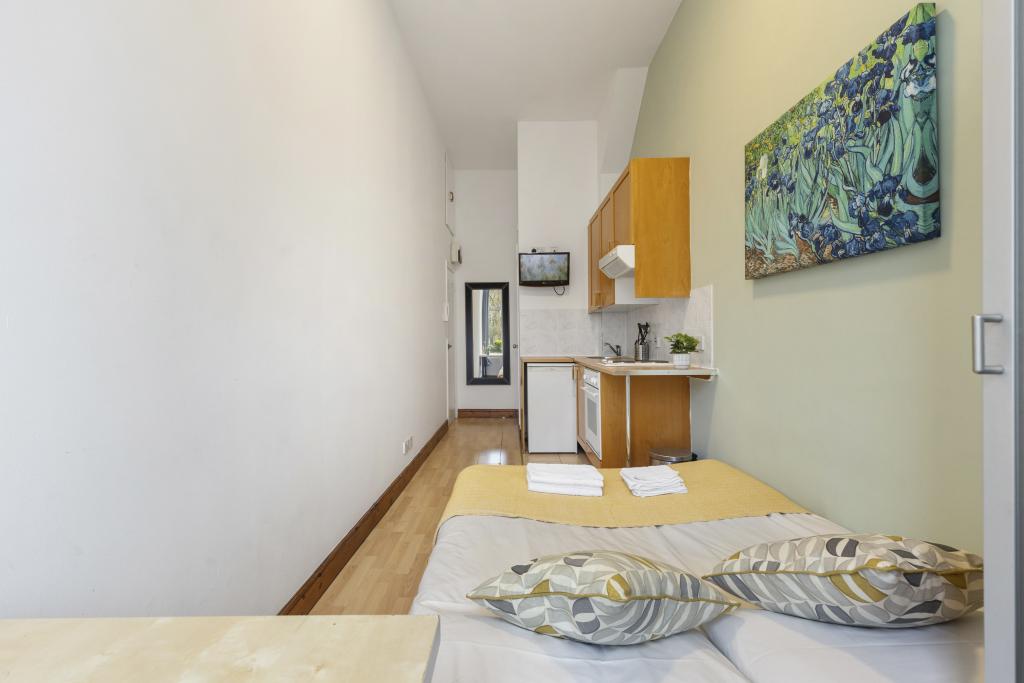 Room West Cromwell Road in Greater London