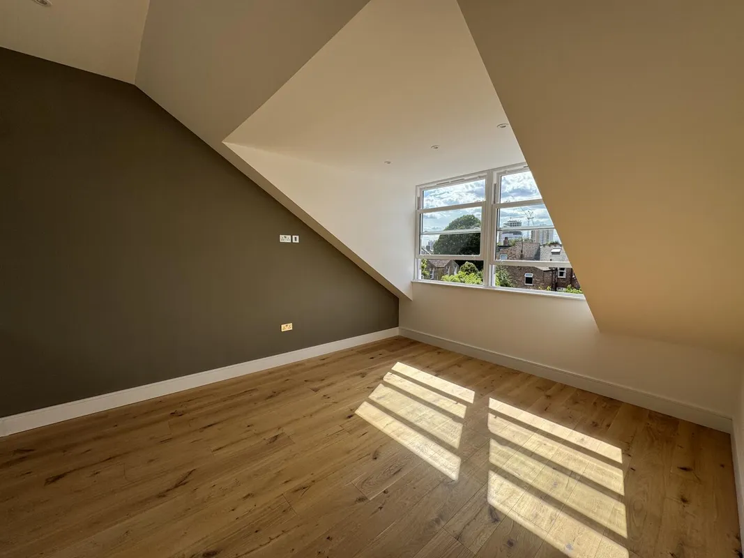 Flat Cumberland Park in Greater London