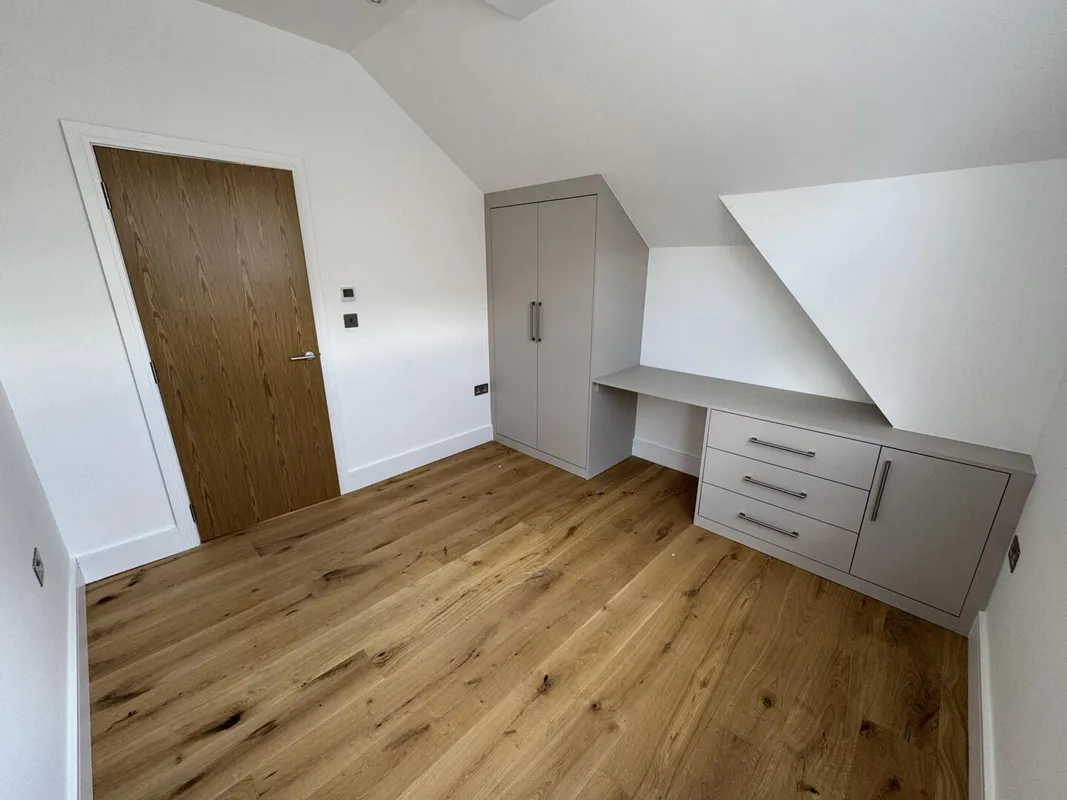 Flat Cumberland Park in Greater London