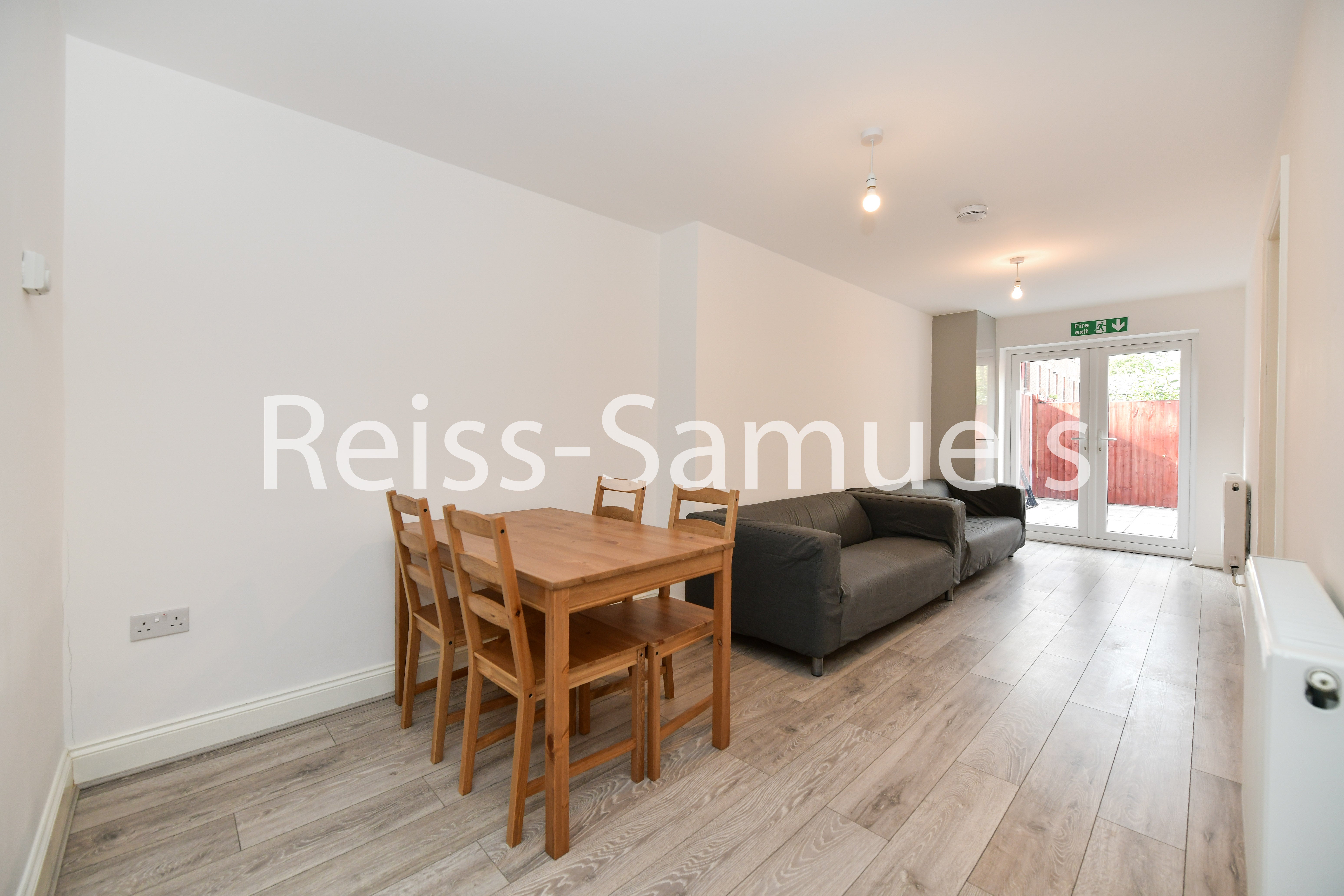 House Lockesfield Place in Greater London