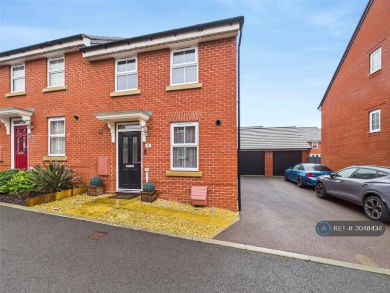 House Pipit Close in Stroud