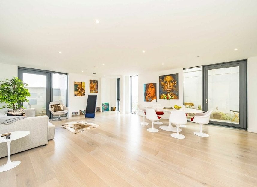 Flat City North Place in Greater London
