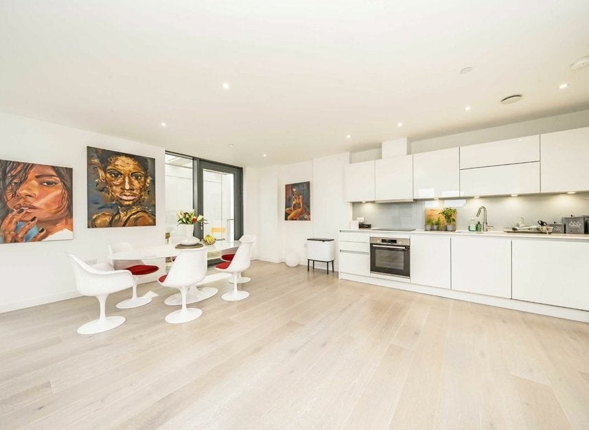 Flat City North Place in Greater London