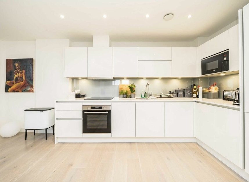 Flat City North Place in Greater London