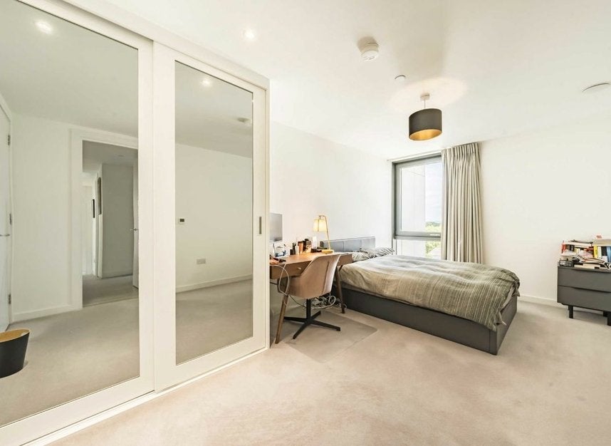 Flat City North Place in Greater London