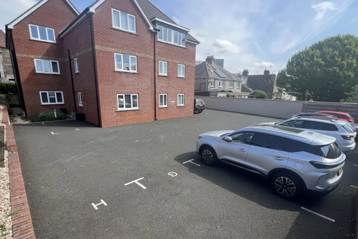 Flat Damers Road in Dorchester