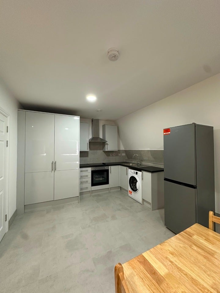 Flat Leeland Road in Greater London