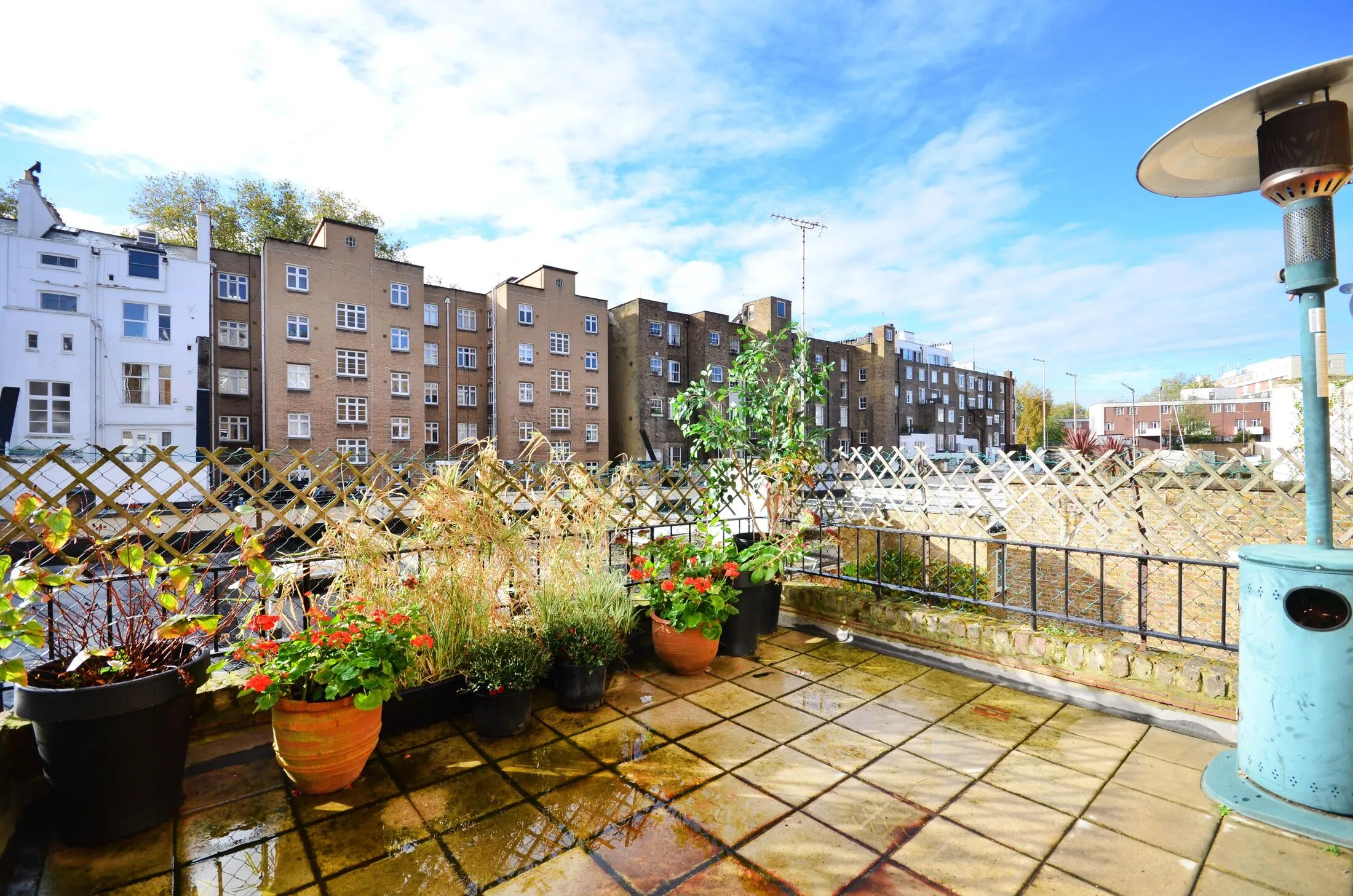 Flat Gloucester Mews West in City of Westminster