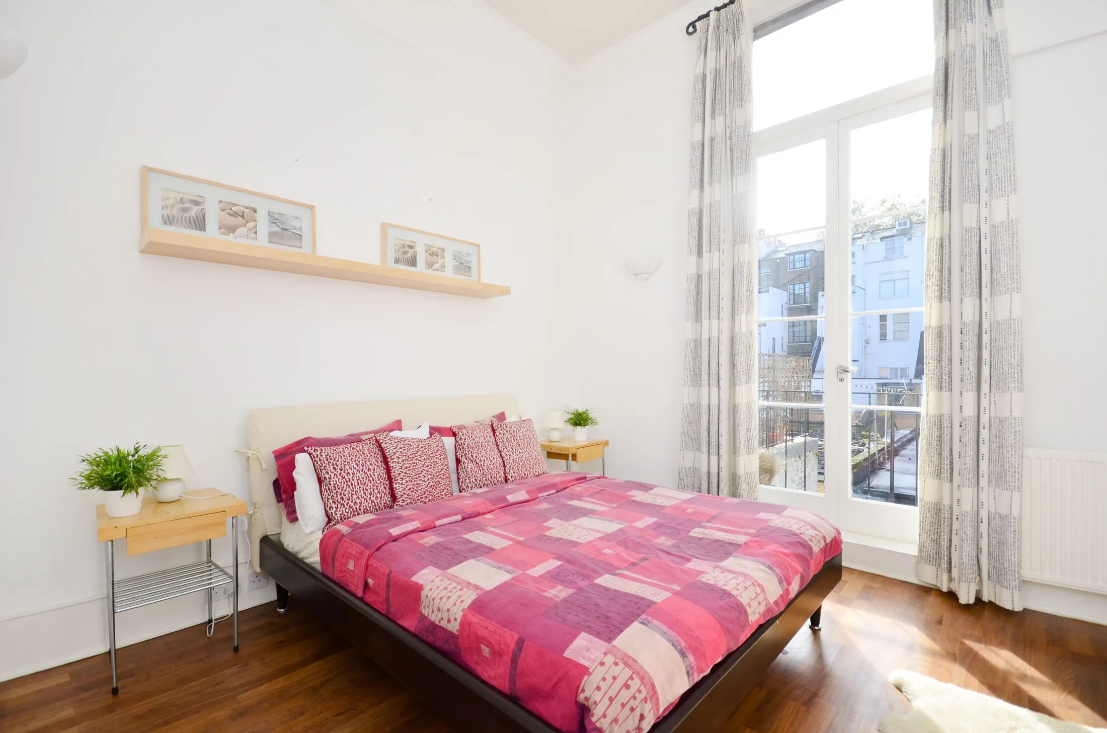 Flat Gloucester Mews West in City of Westminster