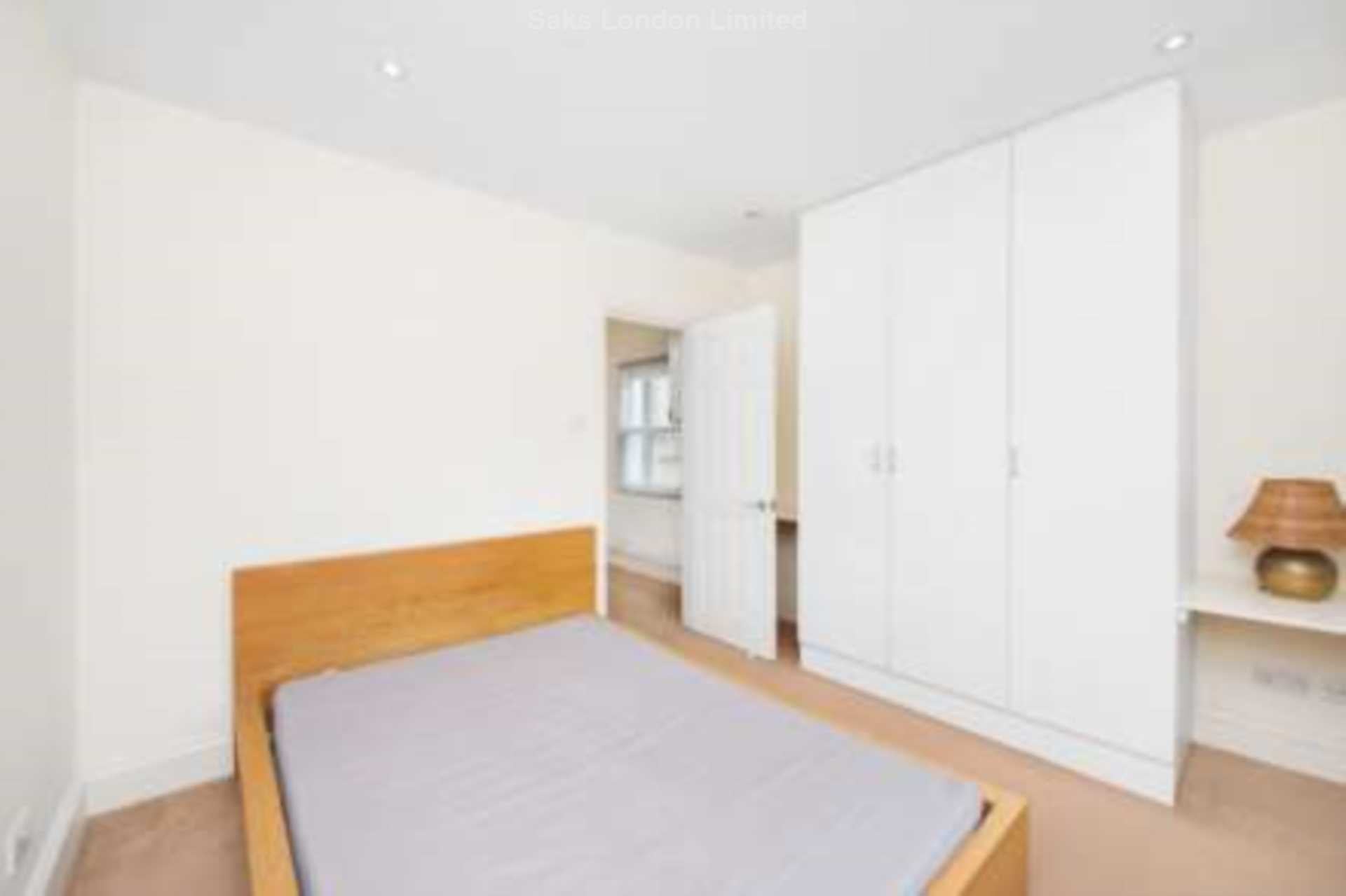 Flat Balham High Road in Greater London