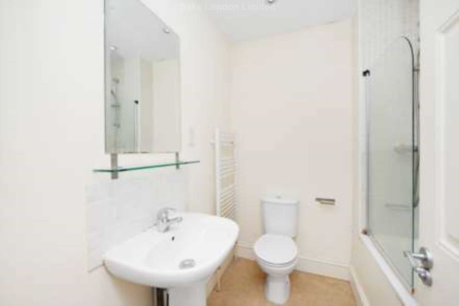 Flat Balham High Road in Greater London