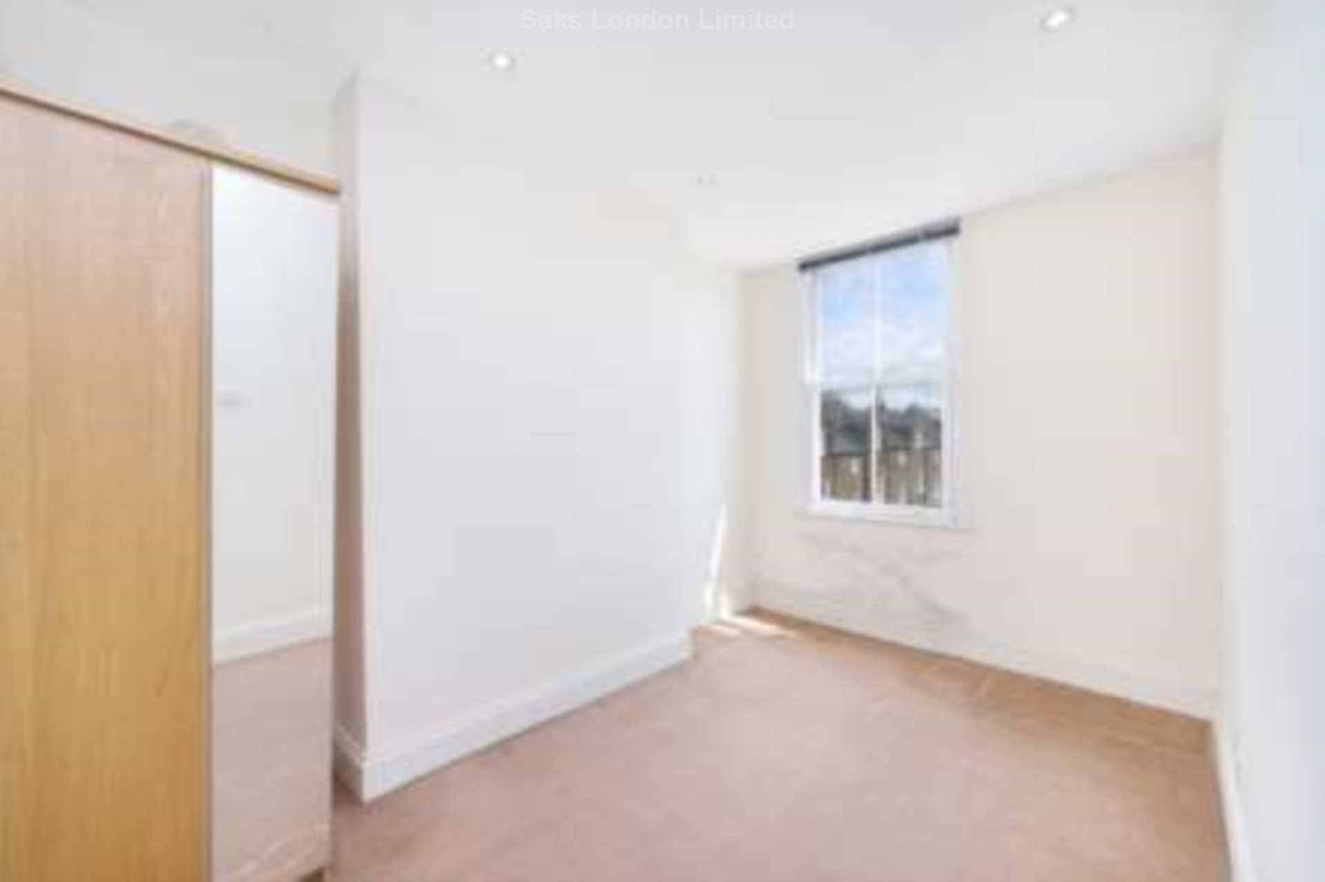 Flat Balham High Road in Greater London