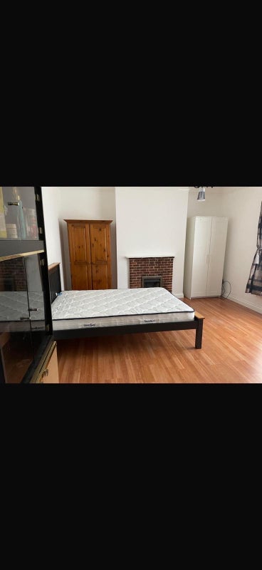 Room Hill Road in Greater London