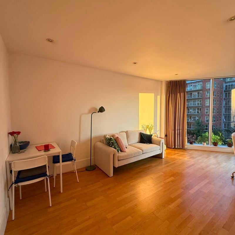 Room Juniper Drive in Greater London