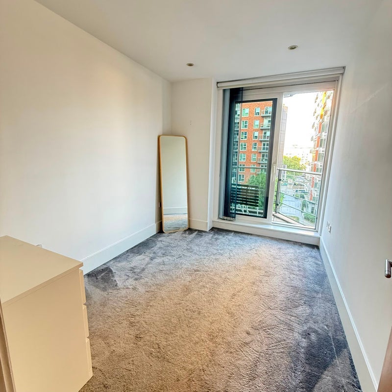 Room Juniper Drive in Greater London