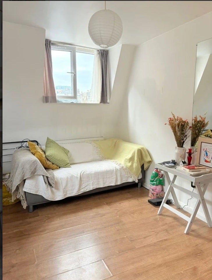 Flat Millers Terrace in Greater London