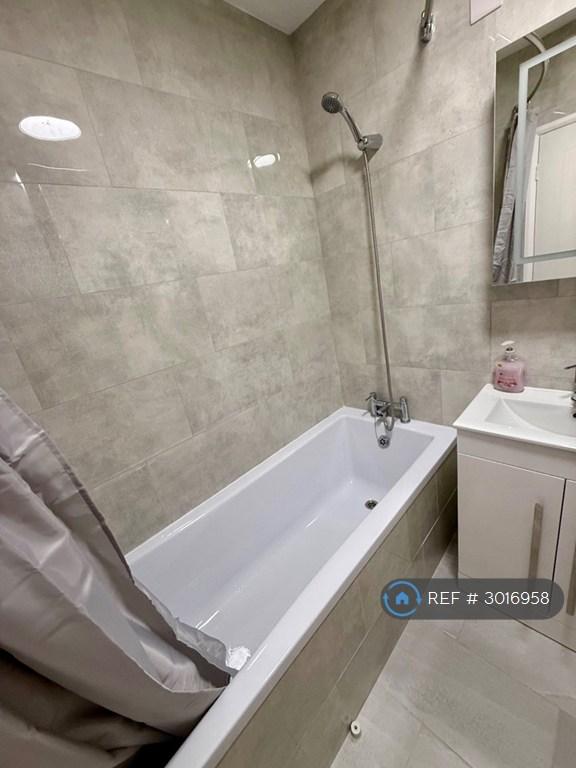 Flat Countess Road in Northampton