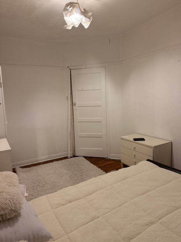 Room Elgin Road in Greater London