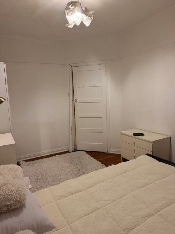 Room Elgin Road in Greater London