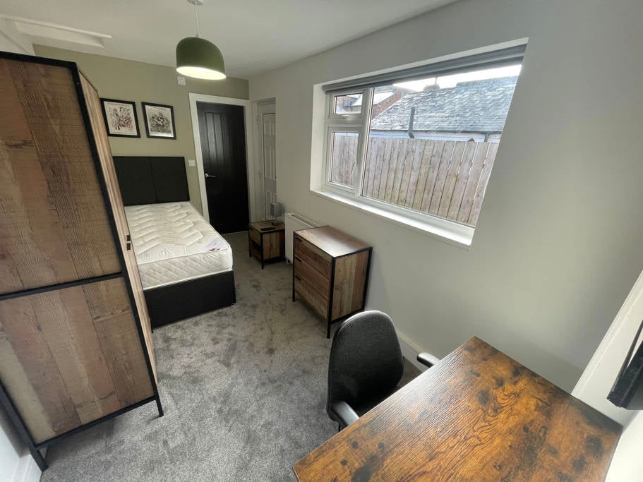 Room Easson Road in Darlington