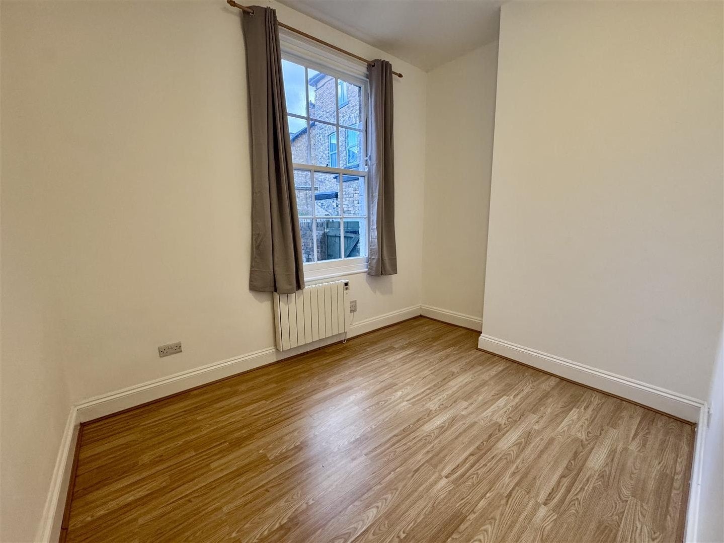 Flat Cromwell Terrace in Scarborough