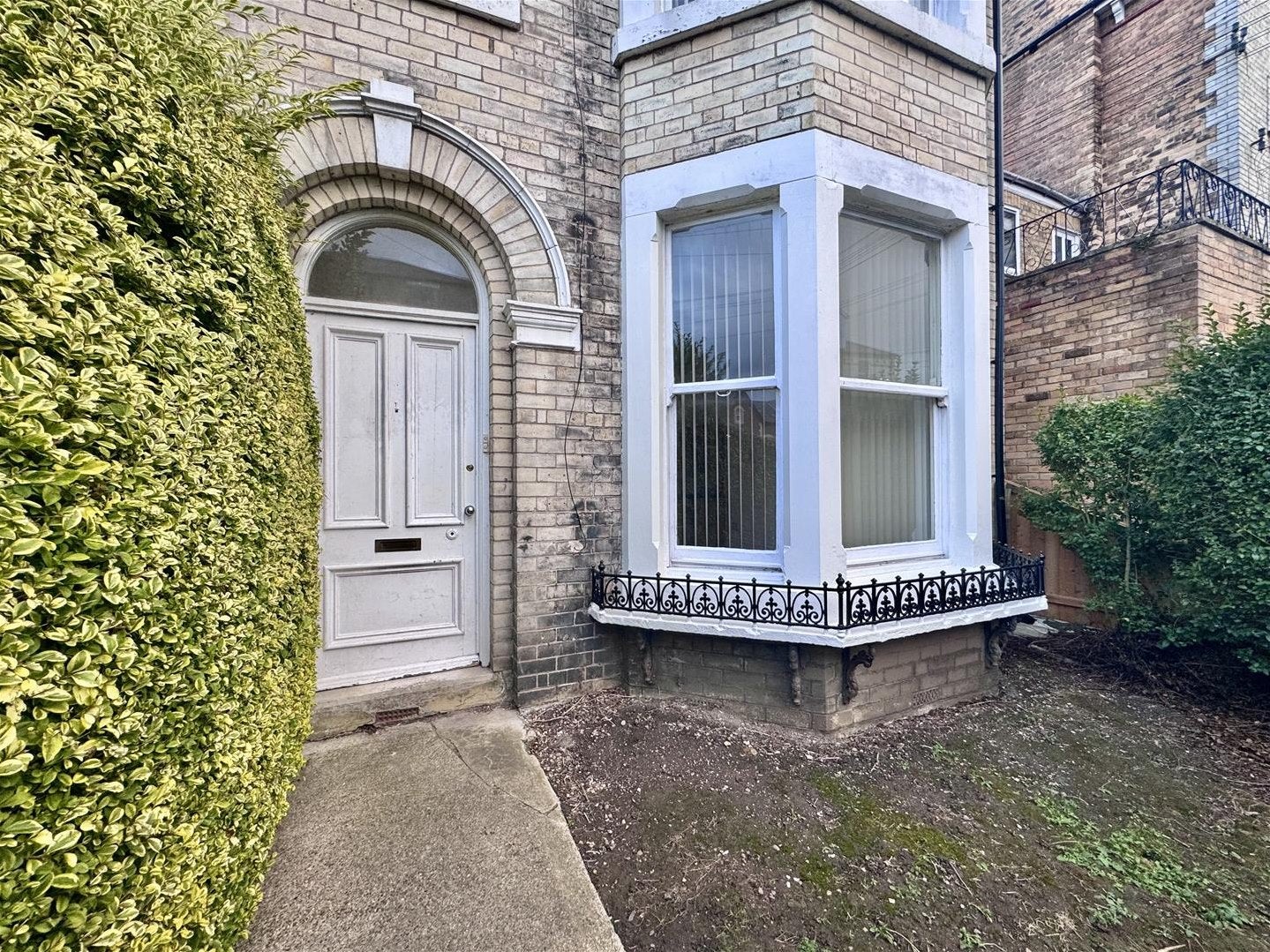 Flat Cromwell Terrace in Scarborough