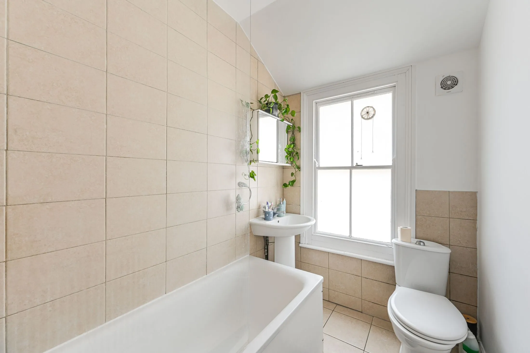 Flat Tremadoc Road in Greater London