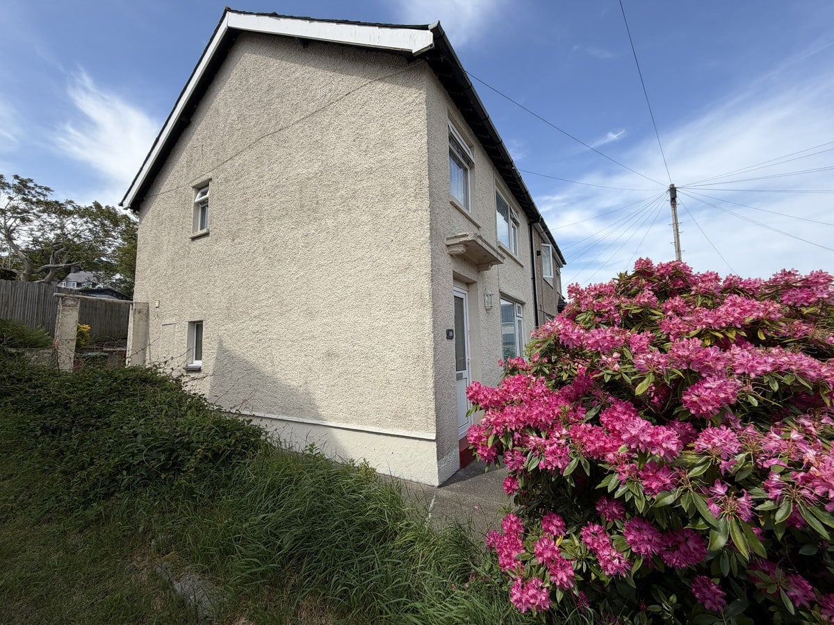 House Ffordd Ainon in Bangor