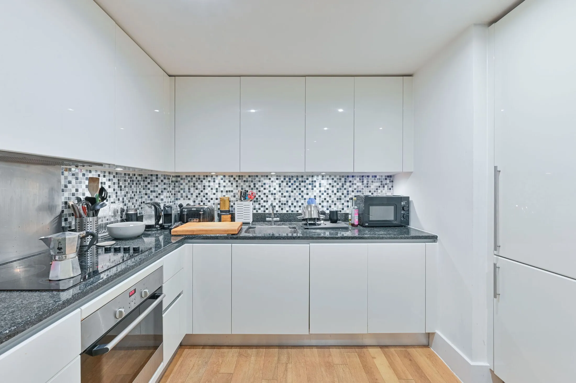 Flat Major Draper Square in Greater London