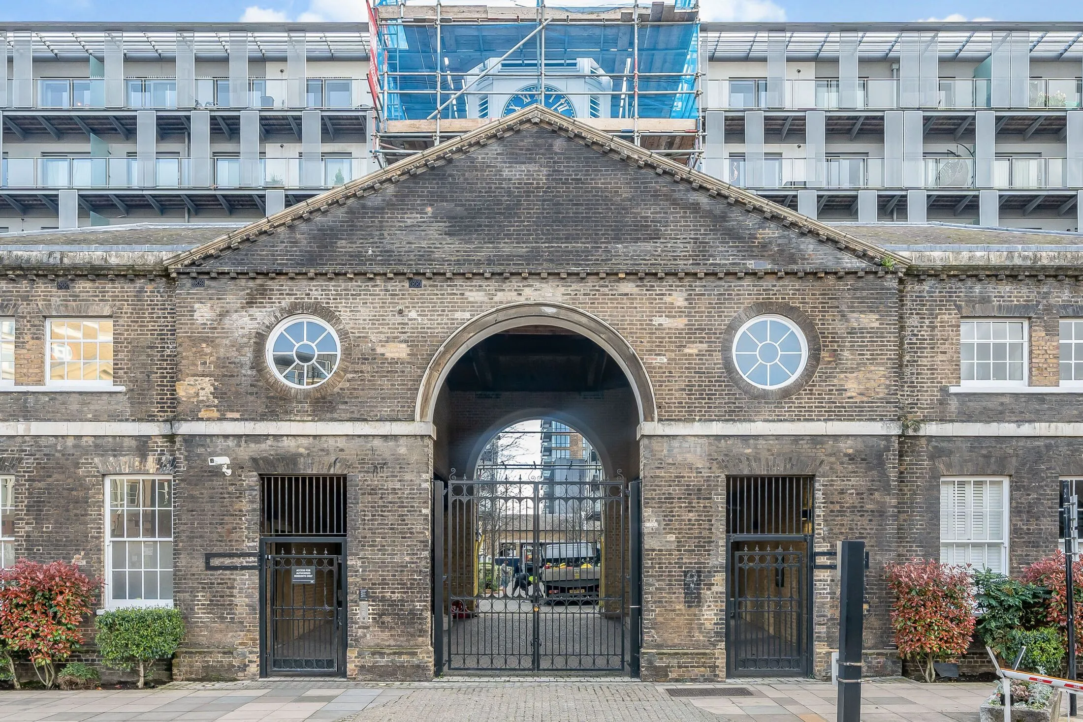 Flat Major Draper Square in Greater London