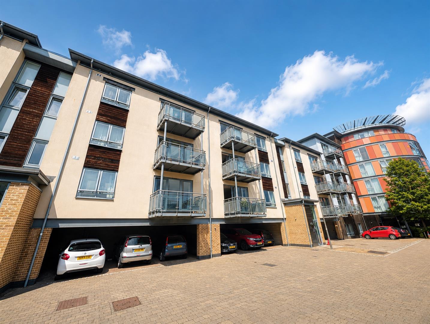Flat Quayside Drive in Colchester