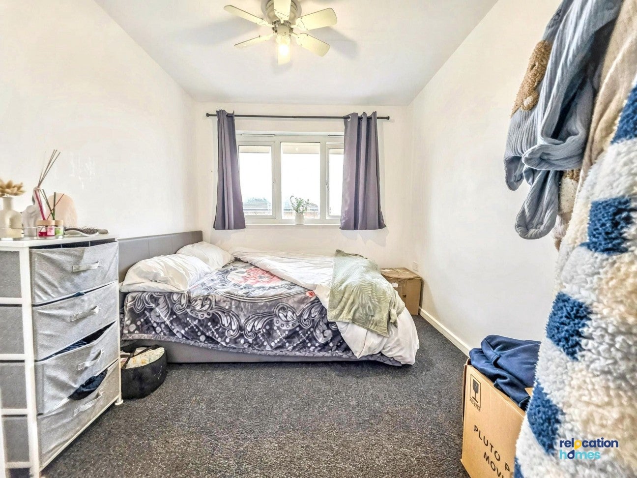 Flat Hudson Way in Greater London