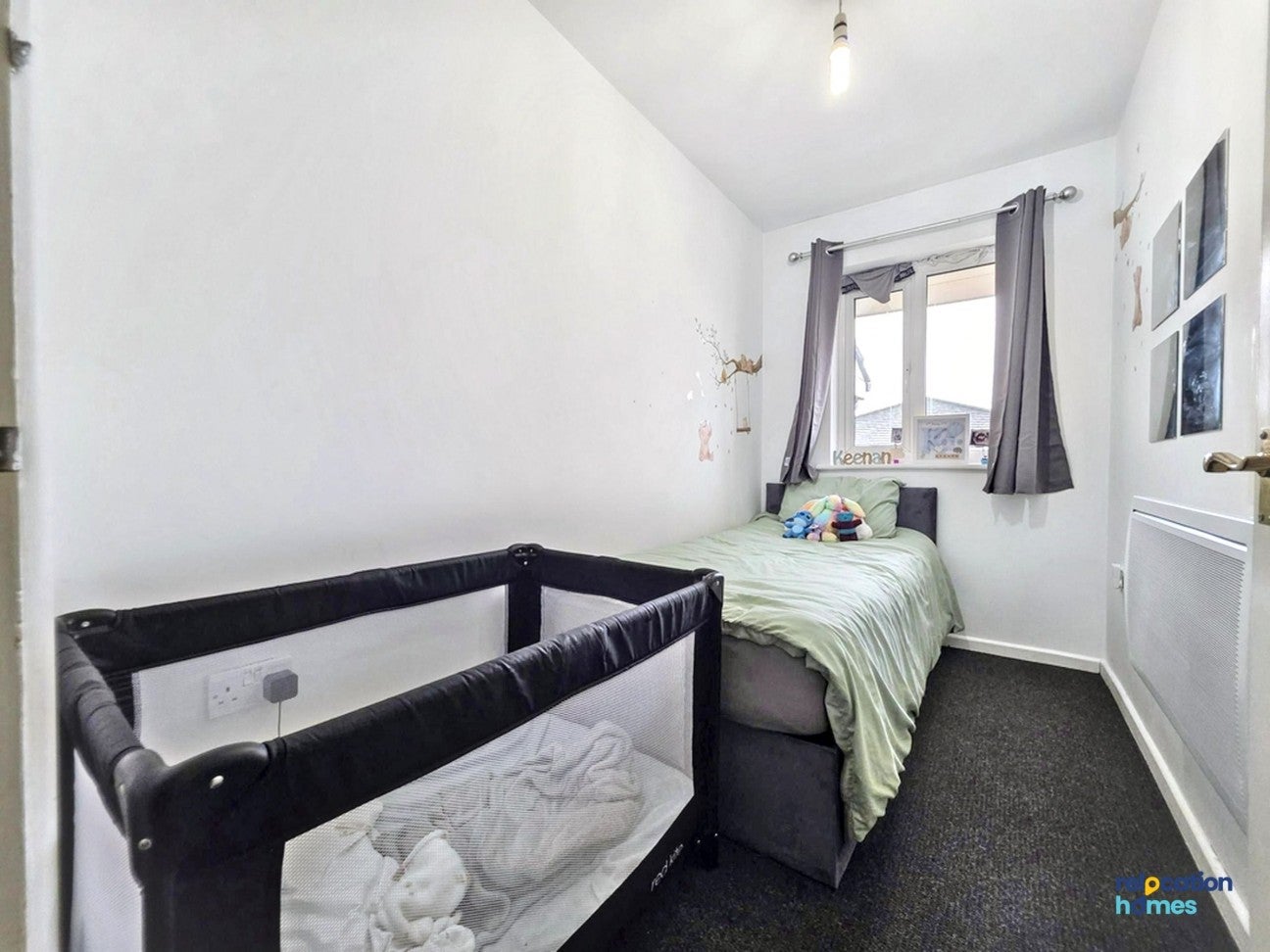 Flat Hudson Way in Greater London