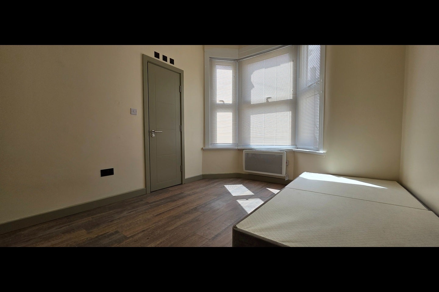 Flat Sportsbank Street in Greater London