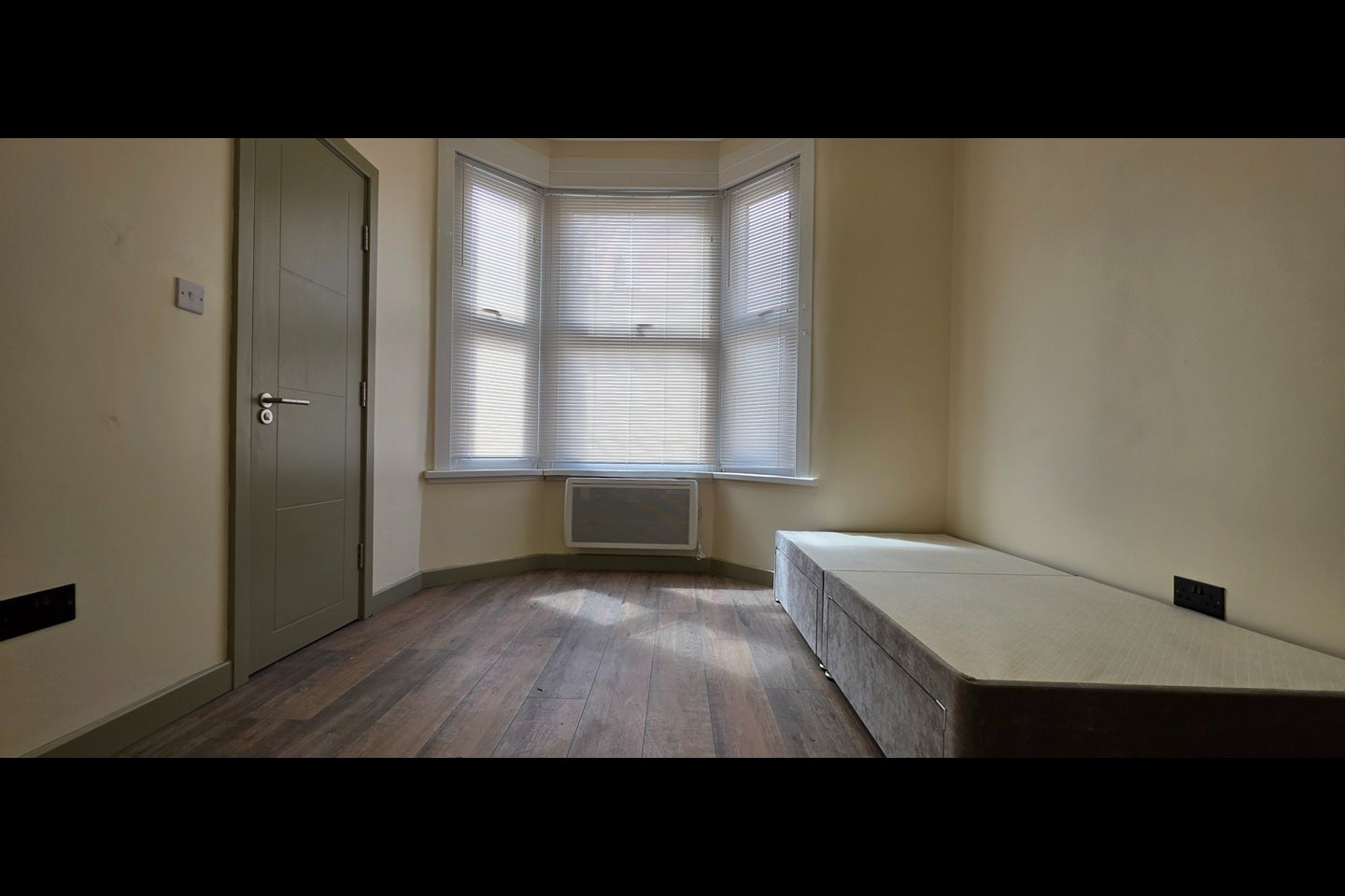 Flat Sportsbank Street in Greater London