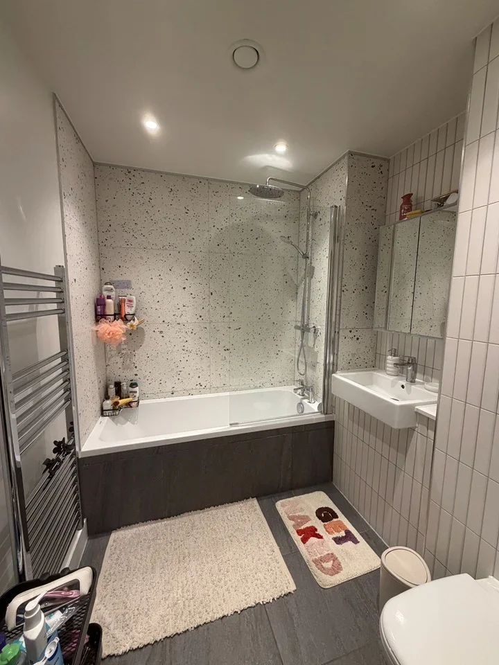 Room Park Lane in Greater London