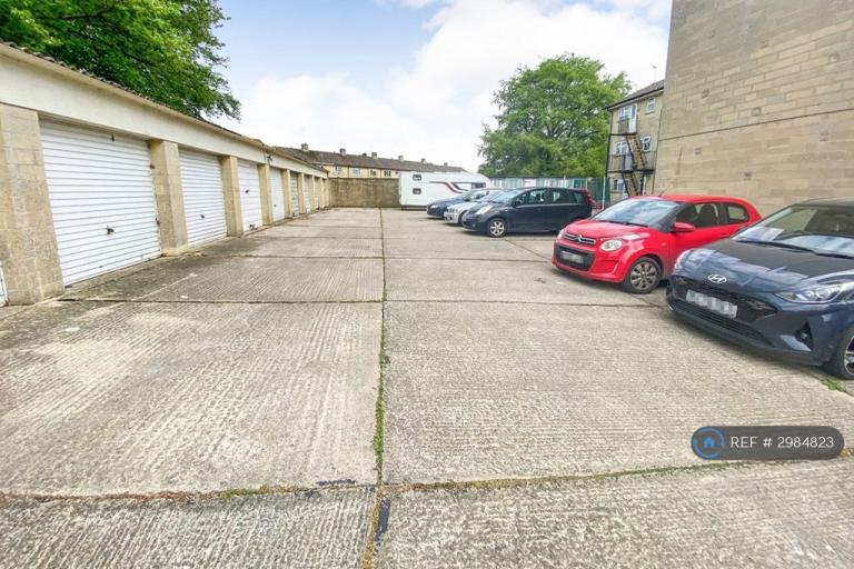 Flat Churchill Way in Corsham