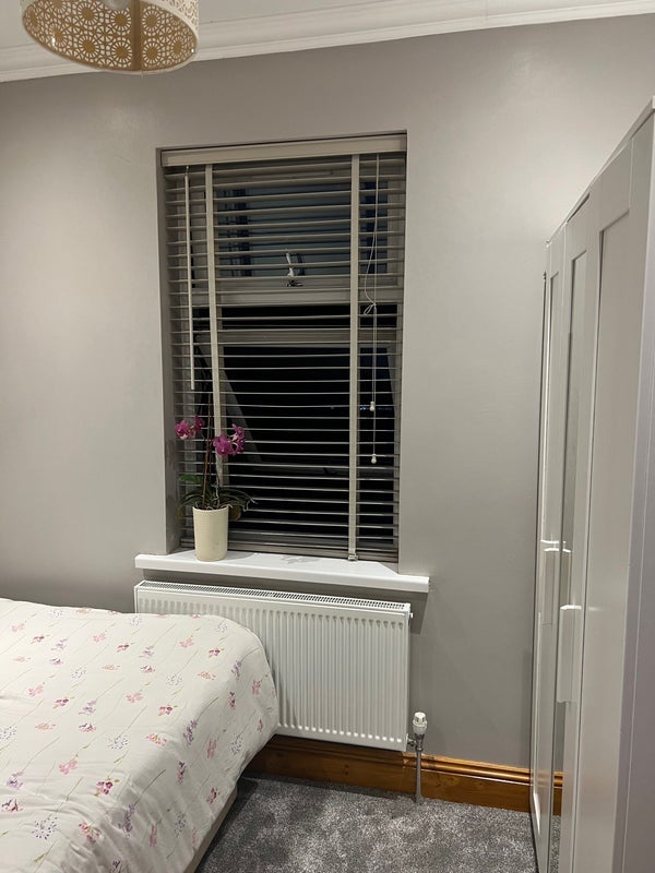Room Meanley Road in Greater London