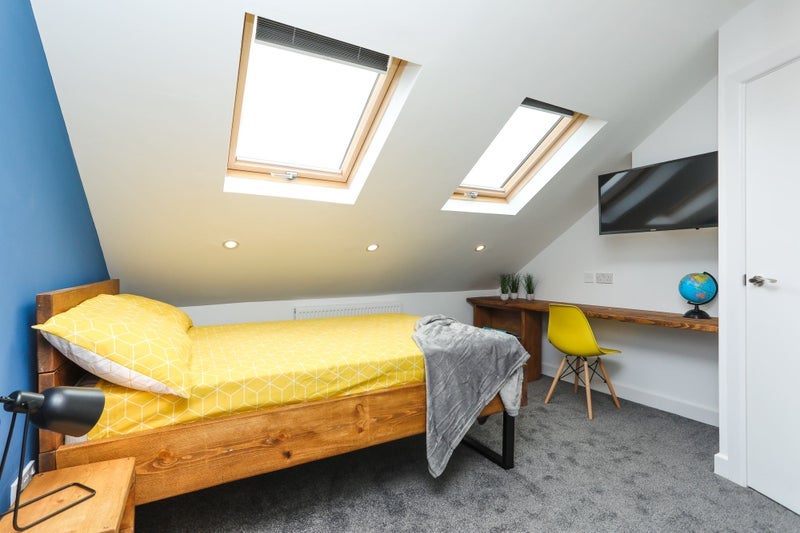 Room Hollis Road in Coventry